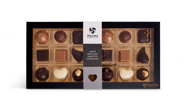 chokoladeæske-18-stk-produkt-foto-mørk-emballage