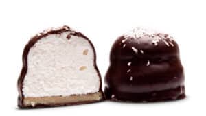 Kokos flødebolle fra Harms Chocolat med vaniljeskum, marcipanbund, mørk chokolade og kokos